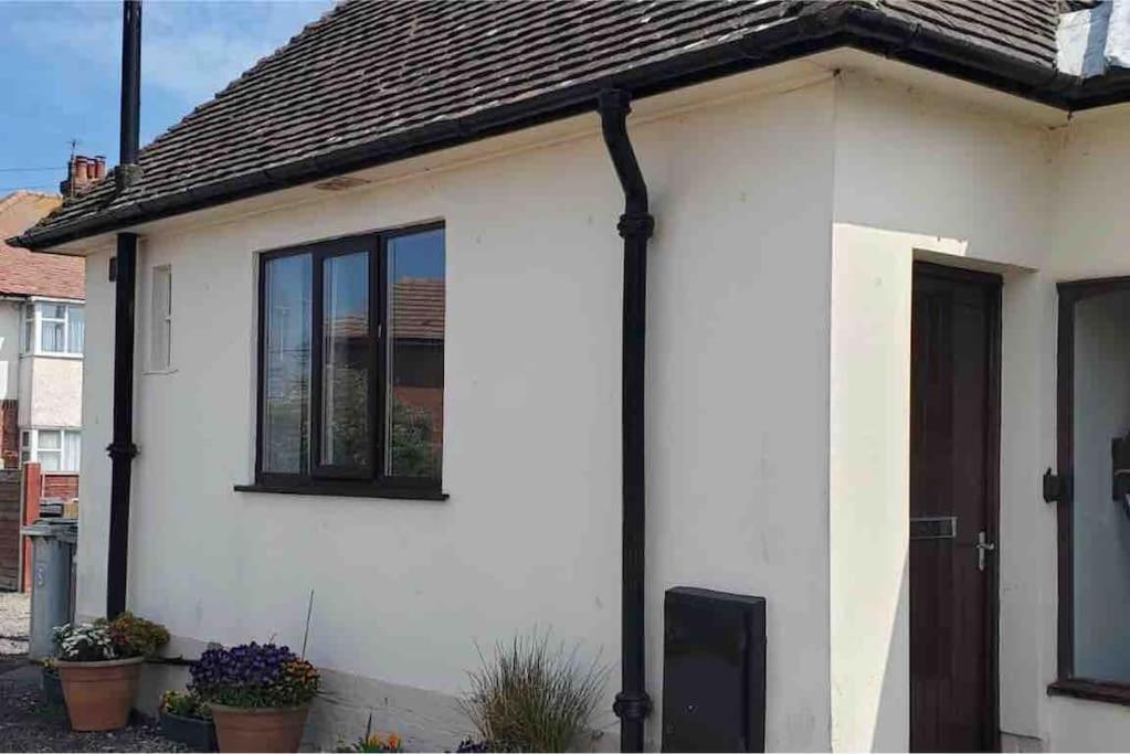 Tiny One Bedroom House Mablethorpe Exterior photo